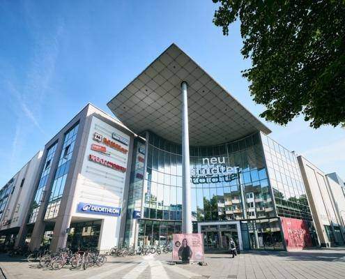 Haupteingang des urbanen Versorgungszentrums Neustädter in Gießen