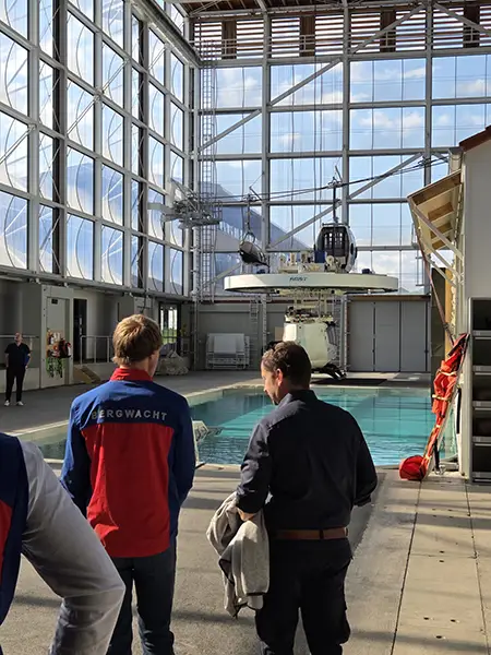 osvs-bergwacht-3-2 Übungshalle zur Rettungszenarien aus dem Wasser