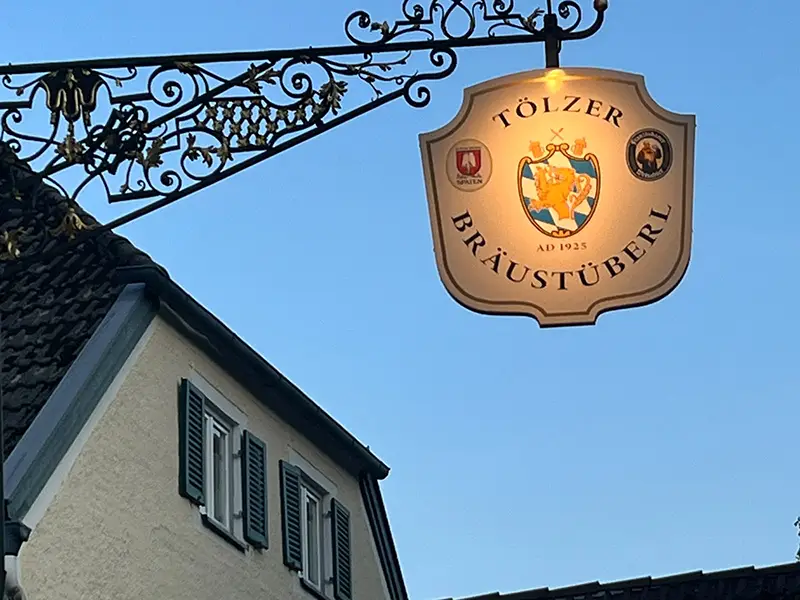 osvs-bergwacht-4 Schild des Tölzer Bräustüberl