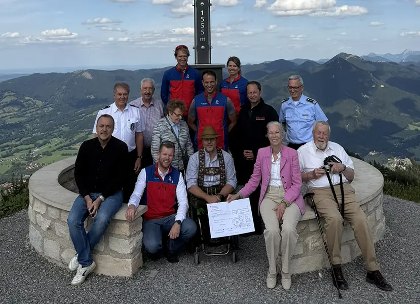 osvs-bergwacht-gruppenfoto Übergabe der Spende auf dem Gipfel des Brauneck, Lenggries